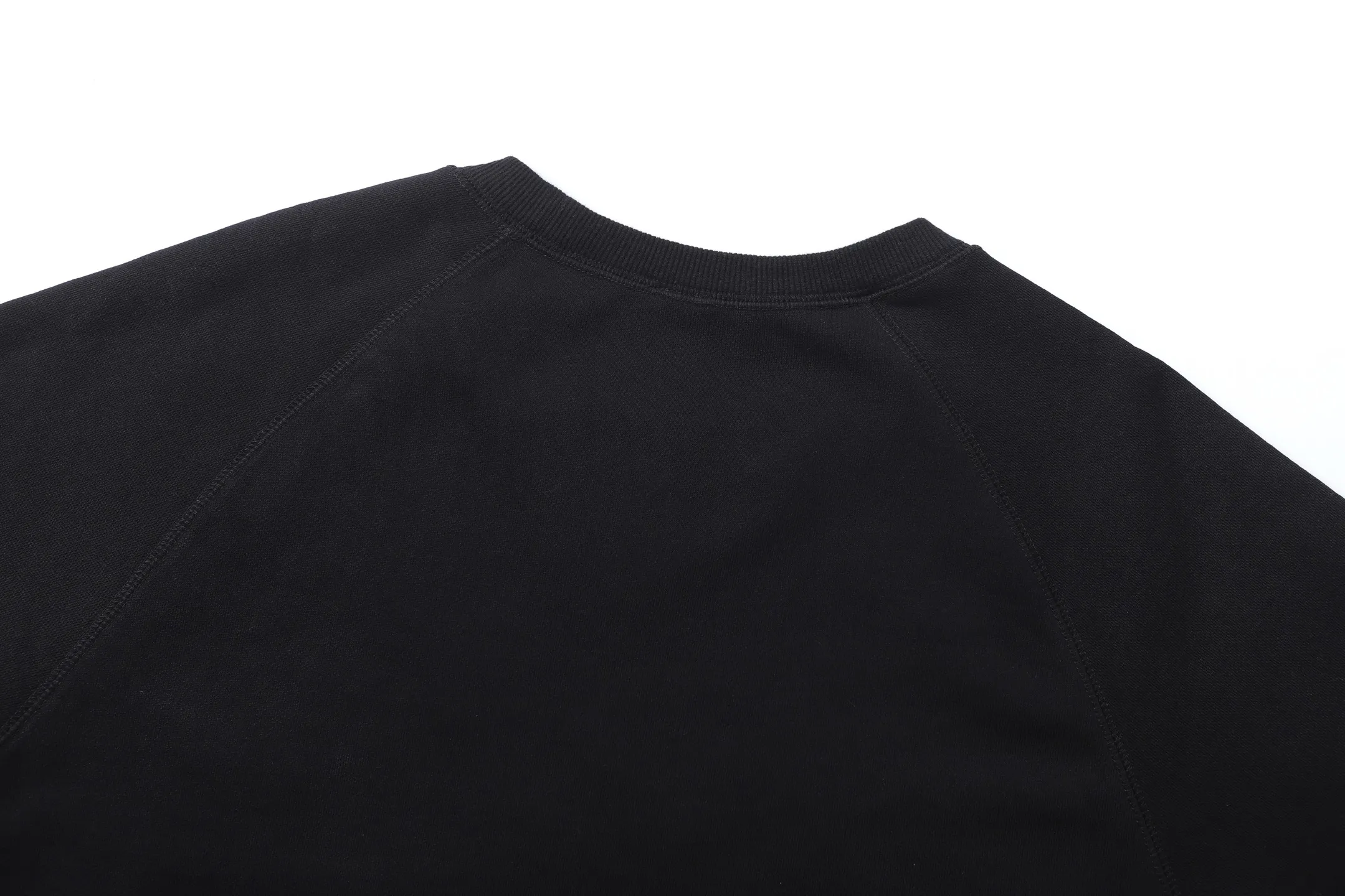 🅿️430 [Exclusive supply] CH Crow Heart Sanskrit Cross Round Neck Sweatshirt The original version was purchased for 12,000 and developed. The fabric is made of 380g Korean cotton and linen sweatshirt 100% cotton. The ribs are made of 380g 2*2 matching high-end fashion brand ribs. The cloth is fermented and washed. Imported embroidery. Customized 1:1 hardware. Customized 1:1 leather label. Customized 1:1 trademark. Loose version. The overall wiring is straight and delicate. The fabric is comfortable and soft. The color is consistent and has no color difference. It can be matched with the same style to create a fashionable look, and can be used in various occasions. Customized accessories, complete with three standards, the same style for men and women. Size:S-M-L-XL
